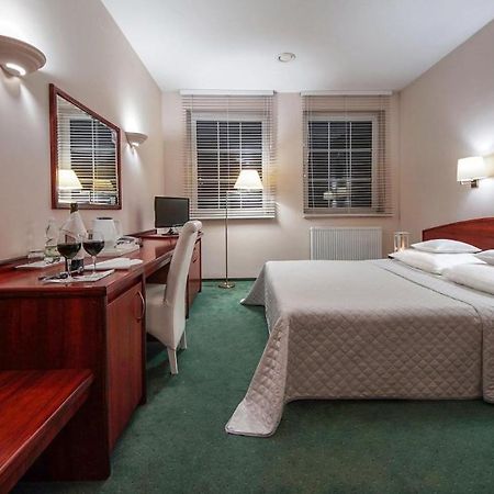 Hotel Sara Koło Exteriér fotografie