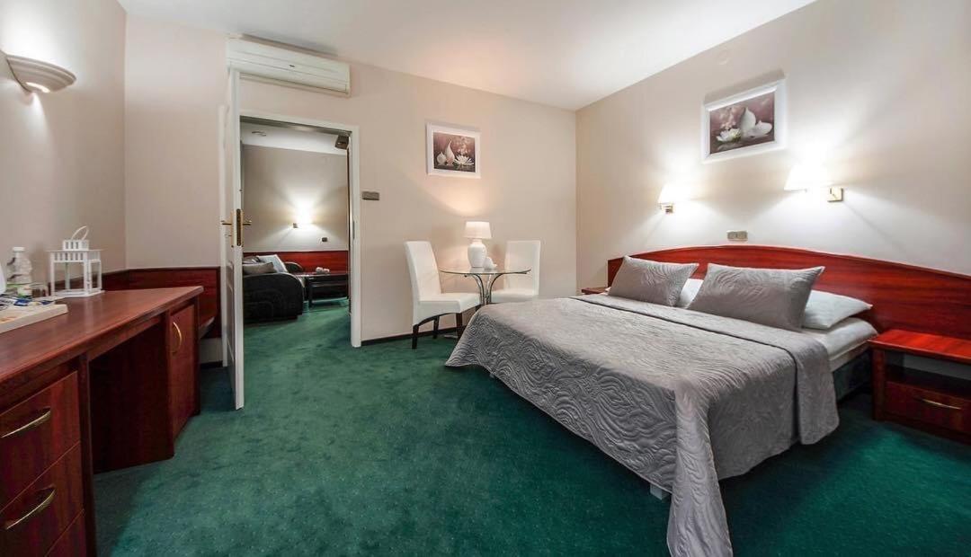 Hotel Sara Koło Exteriér fotografie