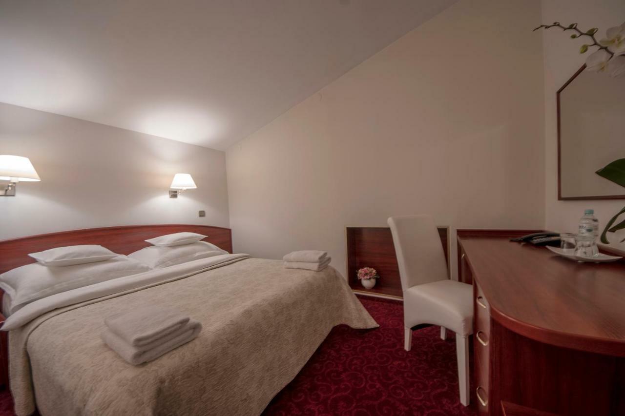 Hotel Sara Koło Exteriér fotografie