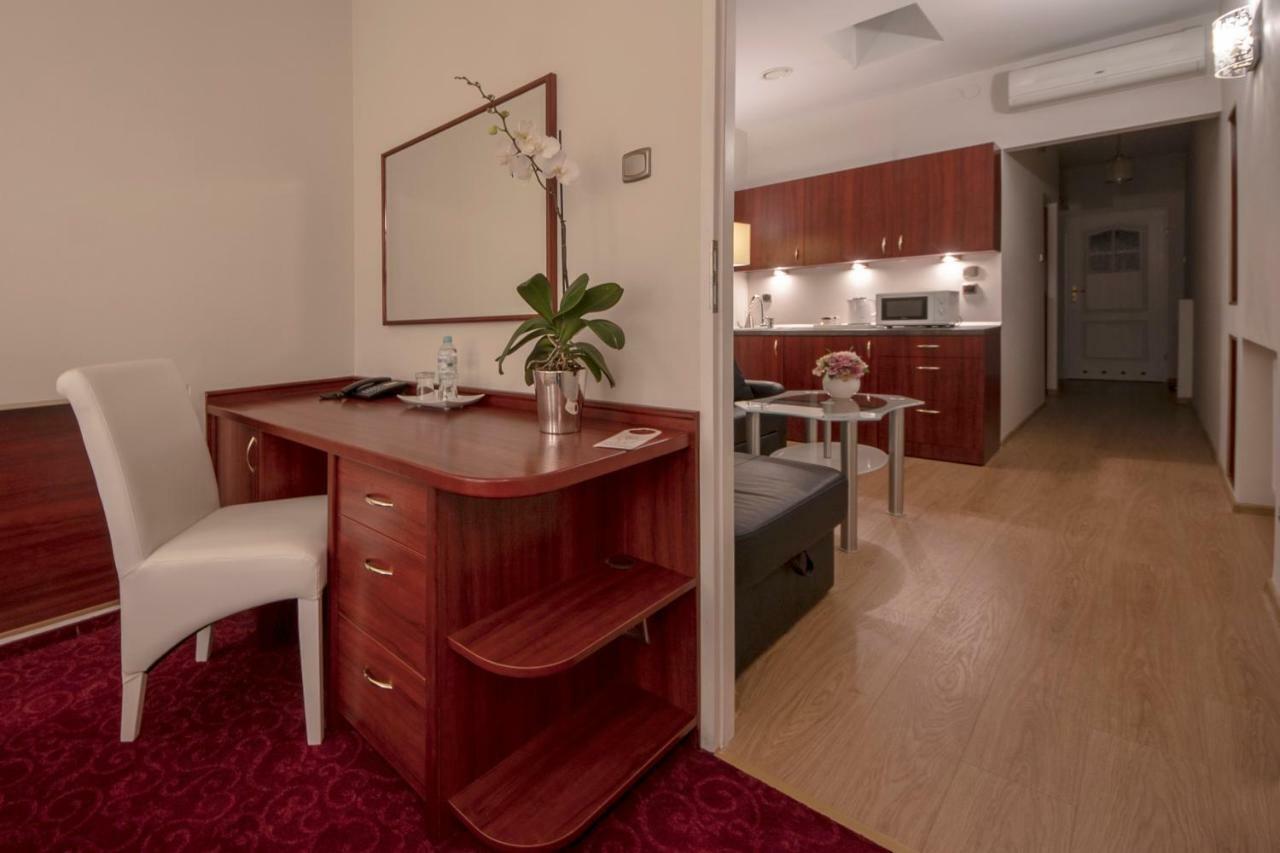 Hotel Sara Koło Exteriér fotografie